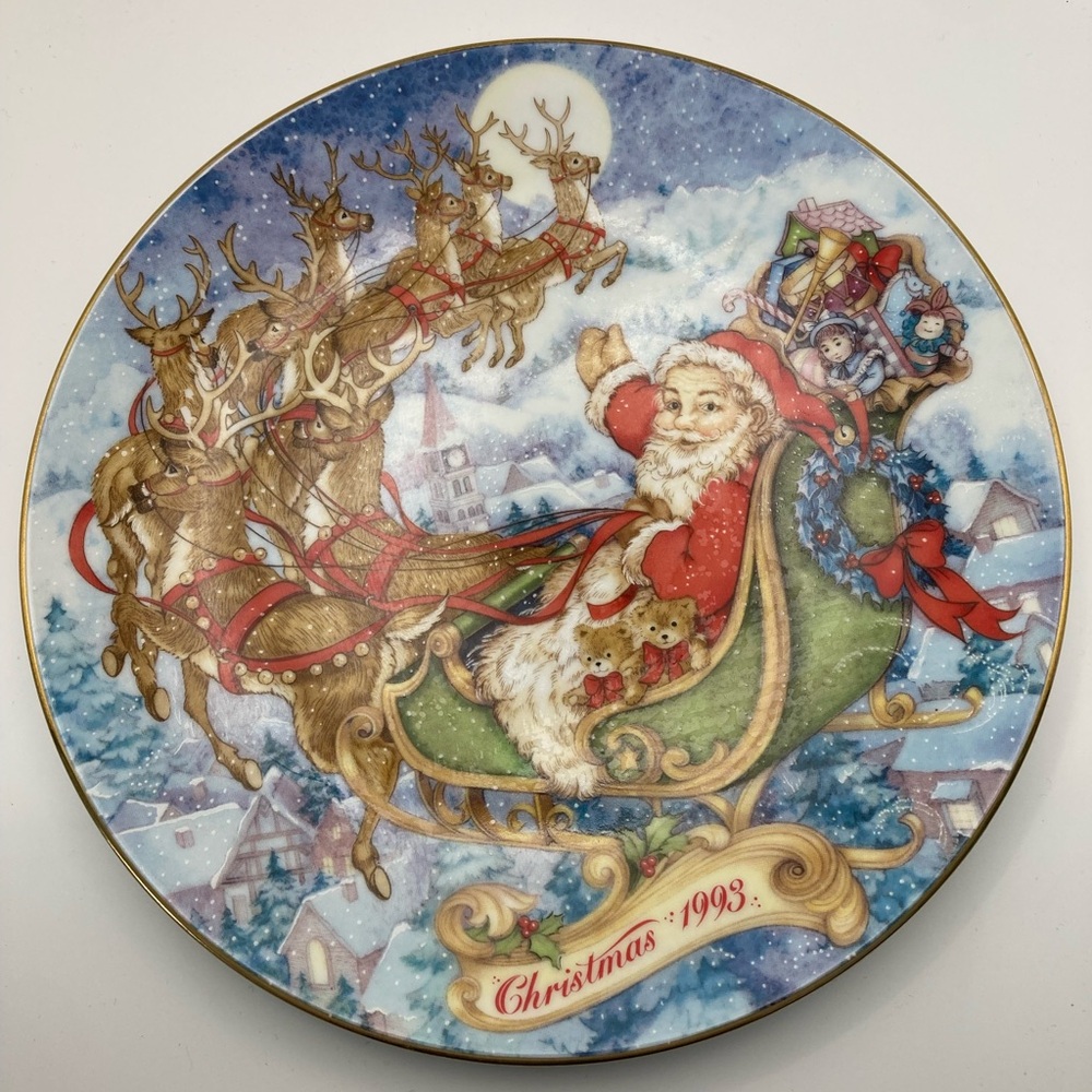Vtg Avon 1993 Christmas decorative Collector Plate Santa Reindeer Sleigh 8" 22k